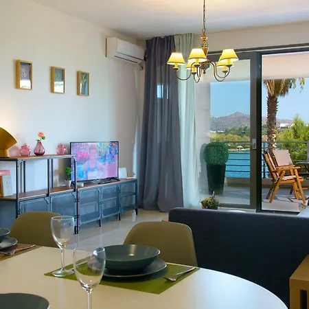 Sea View And Sunrise Apartment